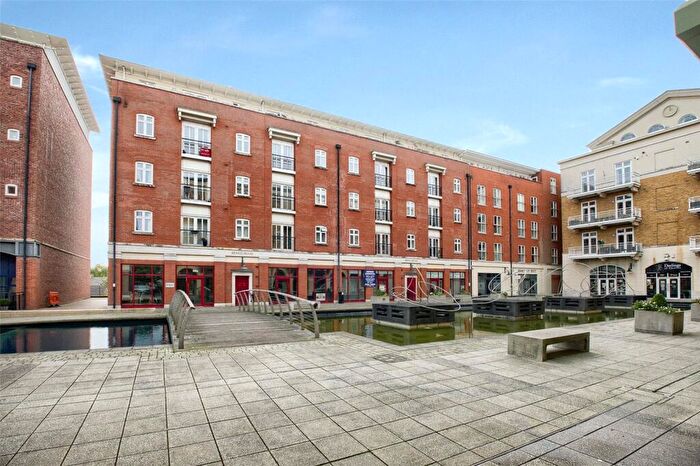 2 Bedroom Flat For Sale In Waterside, Shirley, Solihull, West Midlands, B90