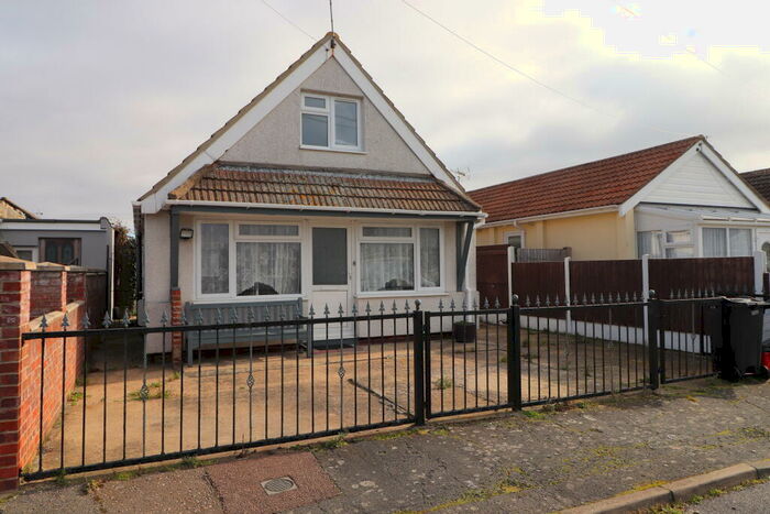 4 Bedroom Bungalow To Rent In Flowers Way, Clacton-on-Sea, CO15