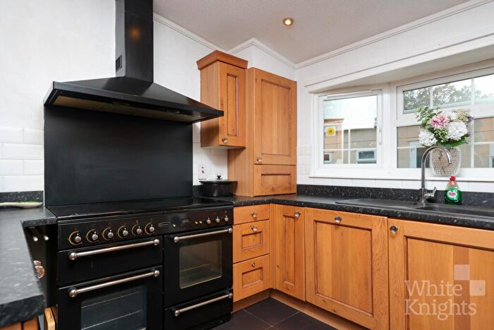 3 Bedroom Park Home For Sale In Fairfield Park, West End Road, Mortimer Common, Reading, Berkshire, RG7