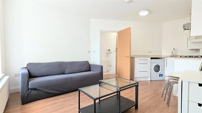 1 Bedroom Apartment To Rent In Aylmer Parade, London, N2
