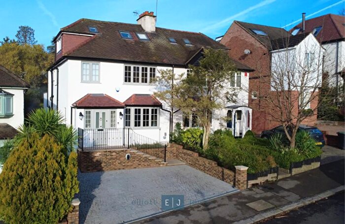 4 Bedroom Detached House To Rent In Queens Road, Loughton, IG10