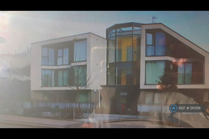 2 Bedroom Flat To Rent In Apollo Court, Edgware, HA8