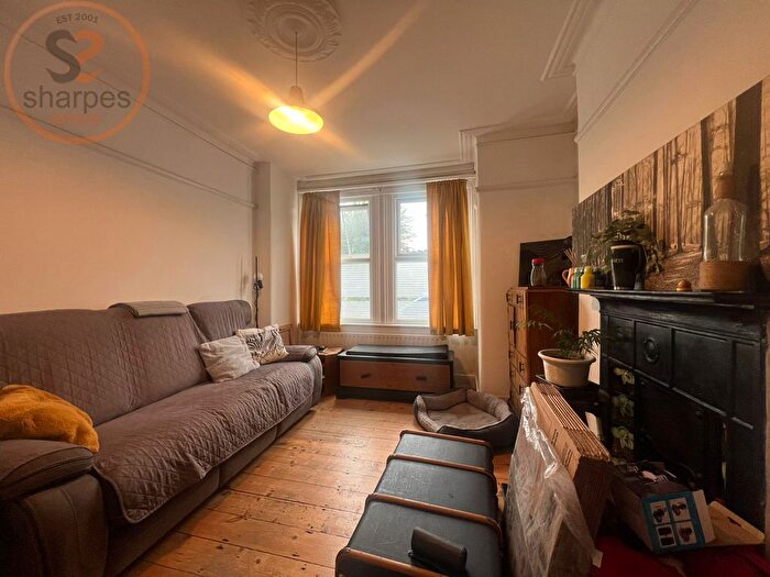 2 Bedroom Maisonette To Rent In University Road, London, SW19