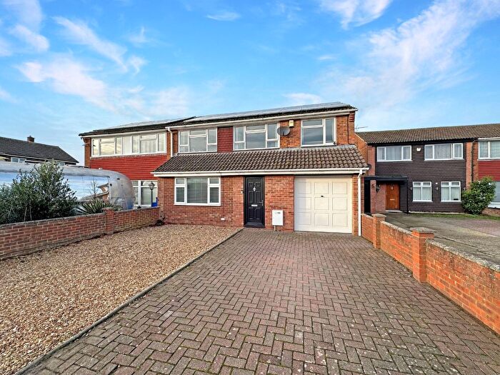 4 Bedroom Semi-Detached House For Sale In Kentwick Square, Houghton Regis, LU5