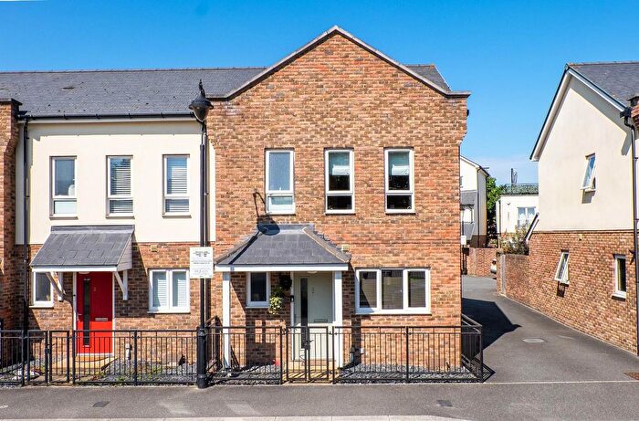 2 Bedroom End Of Terrace House For Sale In Ingress Park, Greenhithe, DA9