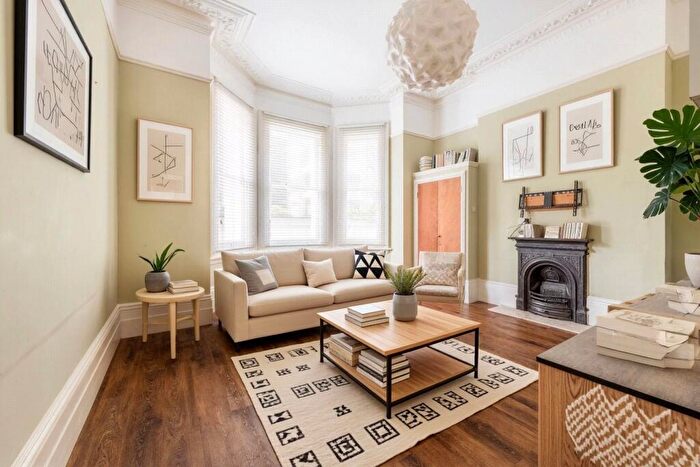 2 Bedroom Apartment To Rent In Second Avenue, Hove, East Sussex, BN3