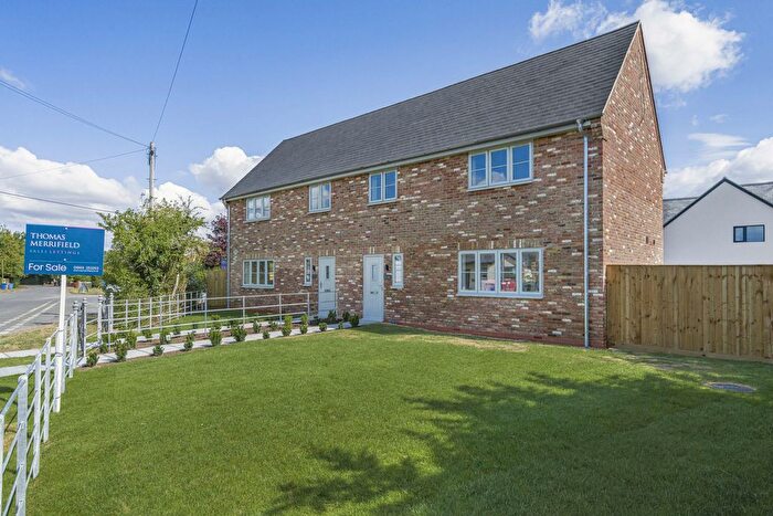 4 Bedroom Semi-Detached House For Sale In Thame Road, Blackthorn, OX25