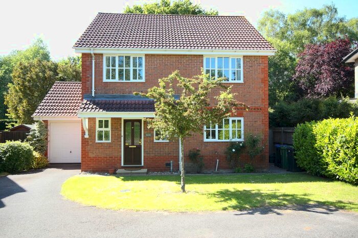 4 Bedroom Detached House To Rent In Ivydene, Knaphill, Woking, GU21