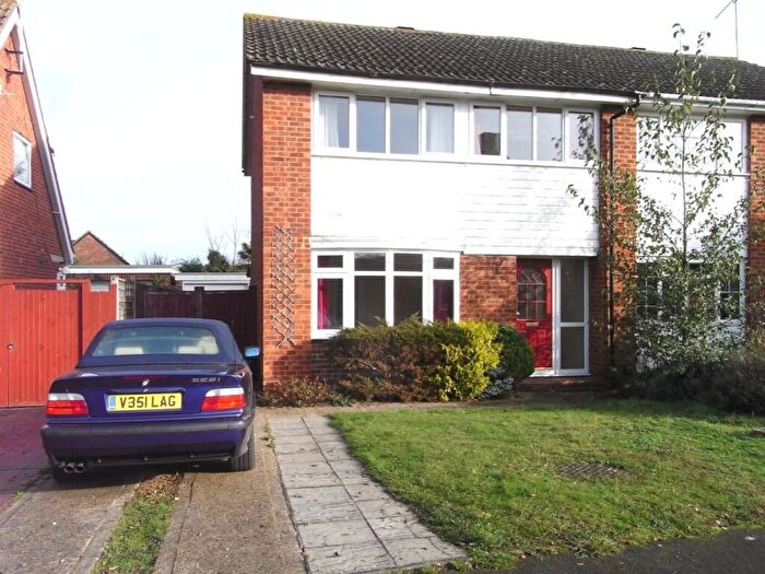 3 Bedroom Semi-Detached House To Rent In Instow Road, Earley, Reading, Berkshire, RG6