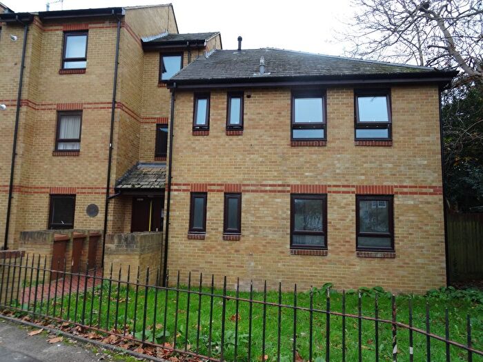 2 Bedroom Flat To Rent In Beaufort Road, Kingston, KT1