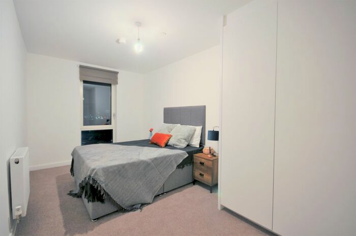 3 Bedroom Flat To Rent In Lockgate Square, Salford, M5