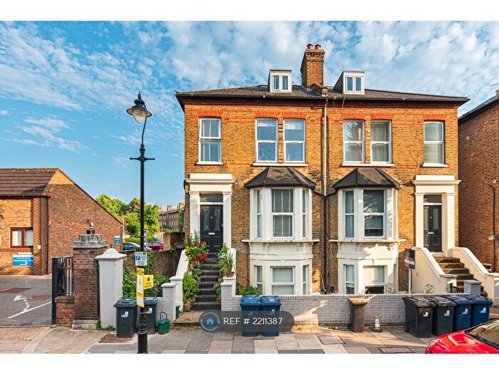 2 Bedroom Flat To Rent In Mattock Lane, London, W13