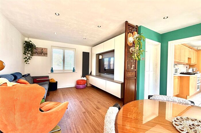 3 Bedroom Detached House For Sale In Beehive Road, Binfield, Berkshire, RG12