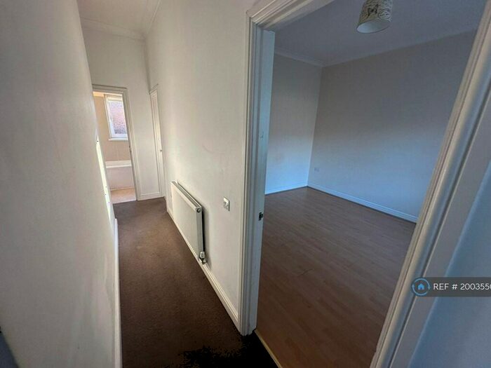 3 Bedroom Semi-Detached House To Rent In Jersey Street, Swansea, SA1