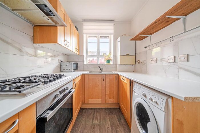 1 Bedroom Studio For Sale In White City Estate, London, W12