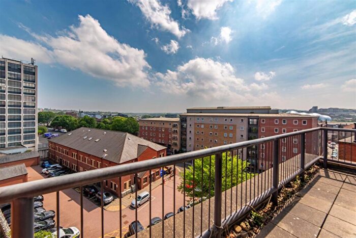 5 Bedroom Apartment To Rent In £pppw - Melbourne Street, City Centre, NE1