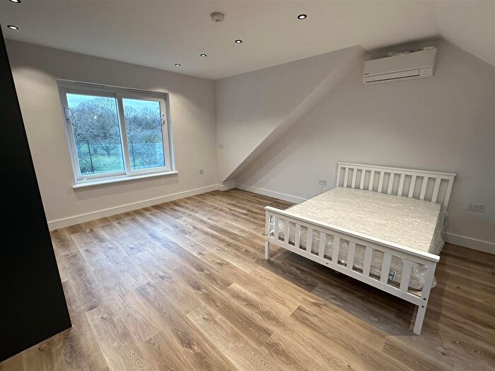 Studio To Rent In Sandall Close, London, W5