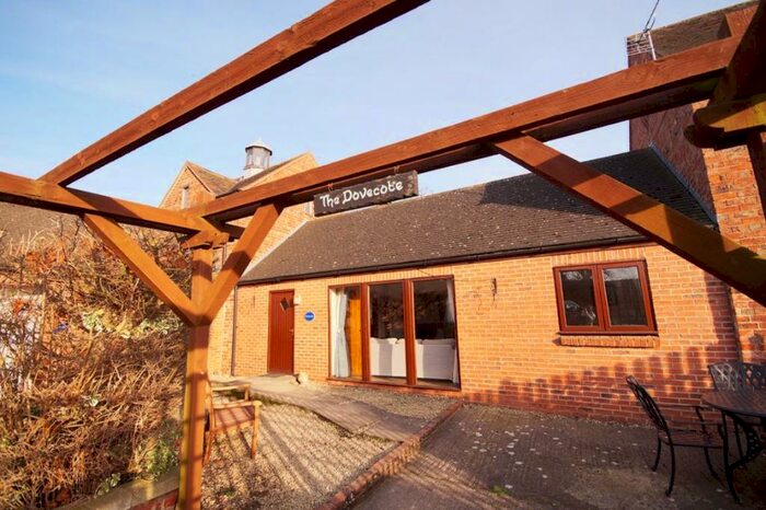 2 Bedroom Cottage To Rent In Nr The Racecourse, GL50