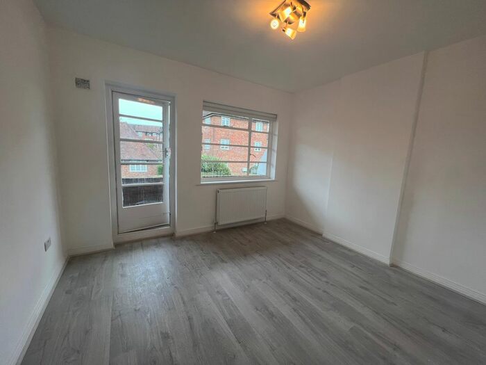 1 Bedroom Flat To Rent In Denison Close, London, N2