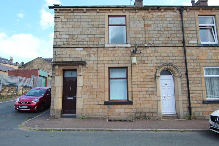 2 Bedroom End Of Terrace House To Rent In White Platts Street, Todmorden, OL14