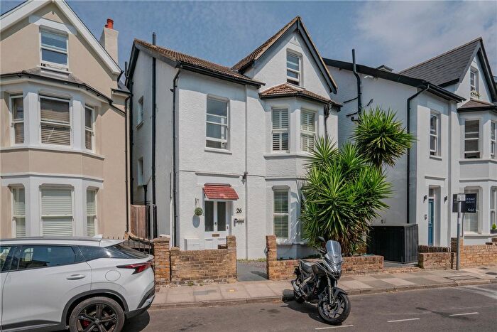 2 Bedroom Flat For Sale In Larkfield Road, Richmond, Surrey, Uk, TW9