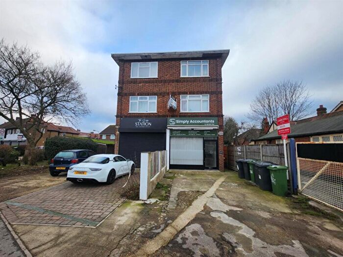 2 Bedroom Flat To Rent In Chingford Mount Road, London, E4