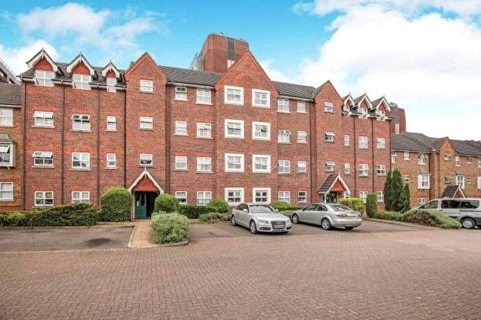 1 Bedroom Flat To Rent In Woking, Surrey, GU21