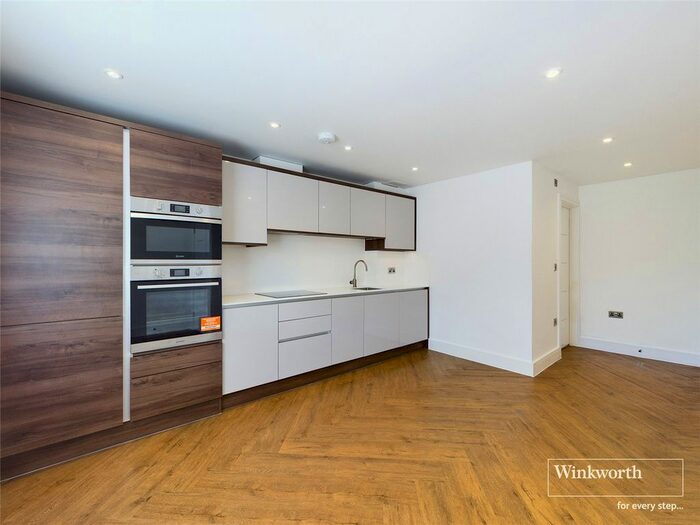 2 Bedroom Flat To Rent In Coopers Yard, A Elm Park Road, Reading, Berkshire, RG30