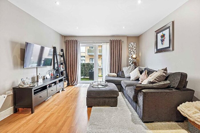 2 Bedroom Flat To Rent In Dragmore Street, London, SW4