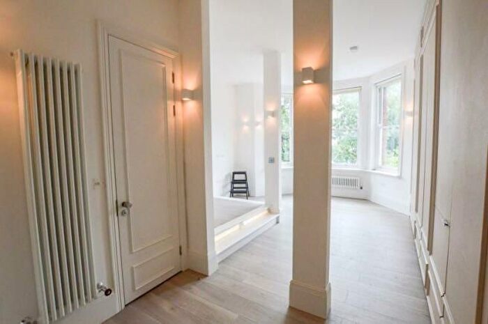 Studio To Rent In Compayne Gardens, London, NW6