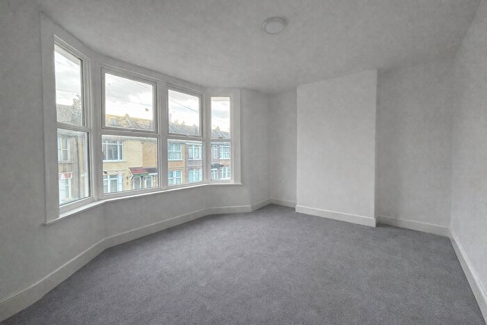1 Bedroom Flat To Rent In Charlemont Road, London, E6