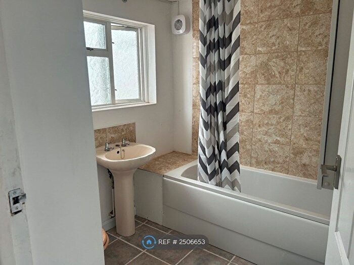 2 Bedroom Terraced House To Rent In Duncombe St, Milton Keynes, MK2