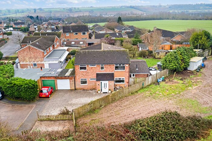 6 Bedroom Detached House For Sale In Maunsell Rise, Rothwell, NN14