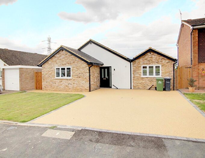3 Bedroom Detached Bungalow For Sale In Chiltern Close, Goffs Oak, EN7