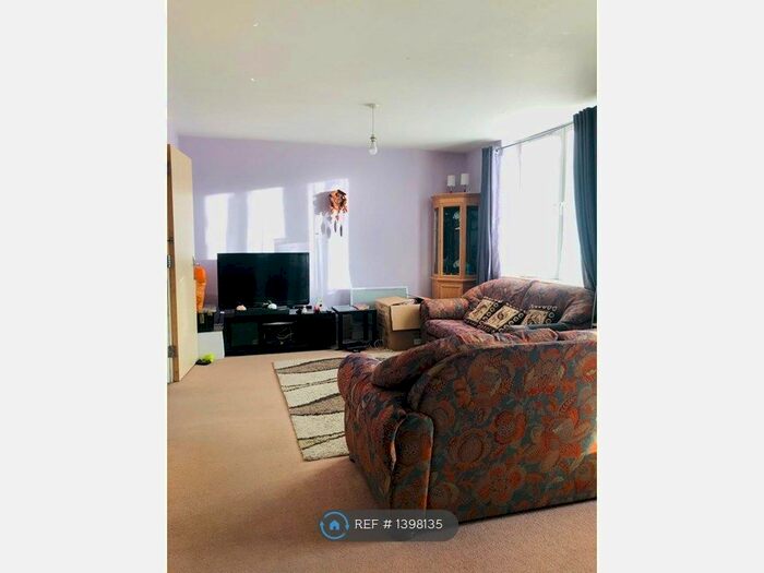 2 Bedroom Flat To Rent In Sanford Street, Swindon, SN1