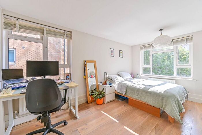 3 Bedroom Flat To Rent In Limerick Close, Balham, London, SW12