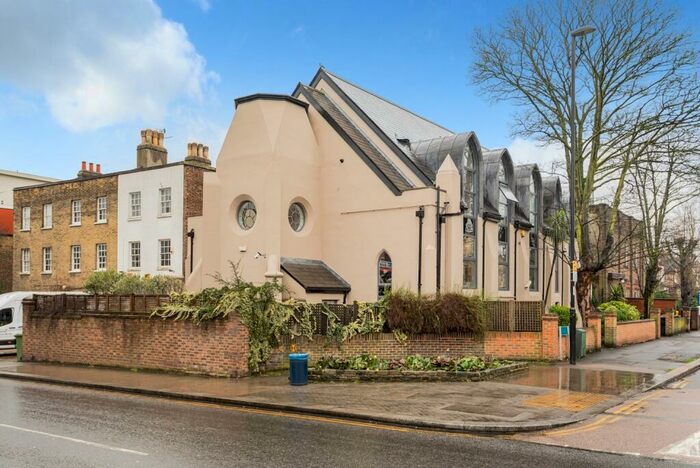 2 Bedroom Flat To Rent In Trewsbury Road London, SE26