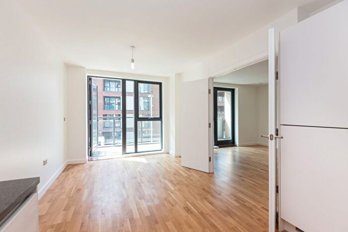 3 Bedroom Flat To Rent In Copperwood Place, London, SE10