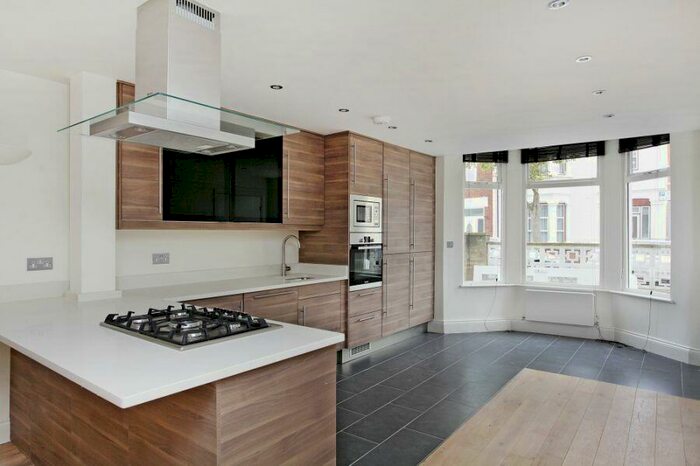 2 Bedroom Flat To Rent In Villiers Road, Willesden Green, NW2