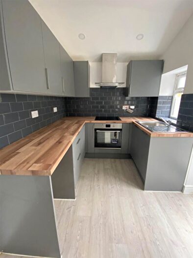 2 Bedroom Flat To Rent In High Street, Barry, Vale Of Glamorgan, CF62