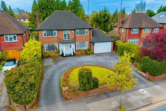 6 Bedroom Detached House To Rent In Old Bedford Road, Luton, Bedfordshire, LU2