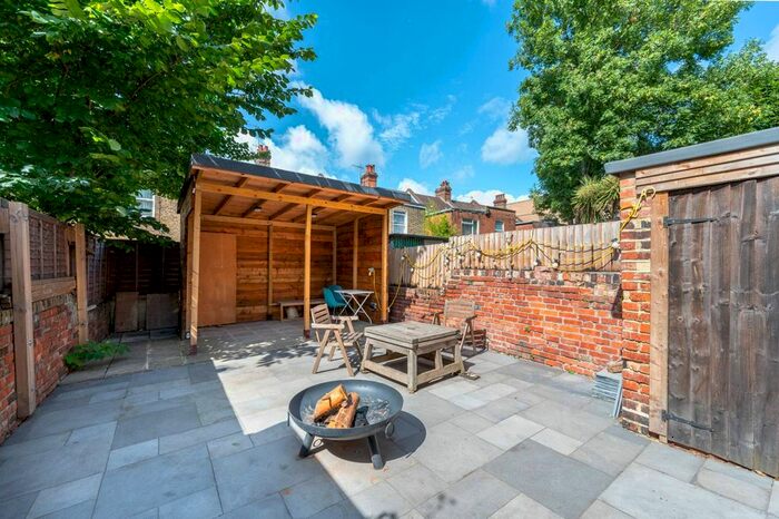 2 Bedroom Flat To Rent In Leghorn Road, Willesden, London, NW10