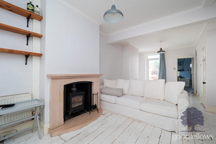 2 Bedroom End Of Terrace House To Rent In Carshalton Road, Carshalton, SM5