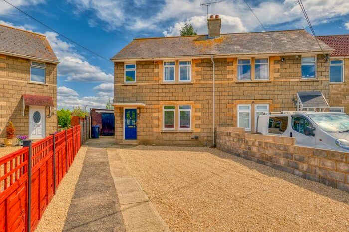 3 Bedroom House To Rent In Crescent Road, Melksham, SN12