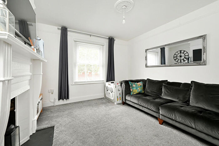 3 Bedroom Detached House For Sale In Highfield Road, Farnborough, GU14