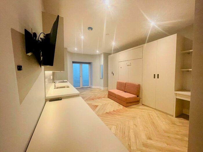 Studio To Rent In Hanger Lane, London, W5