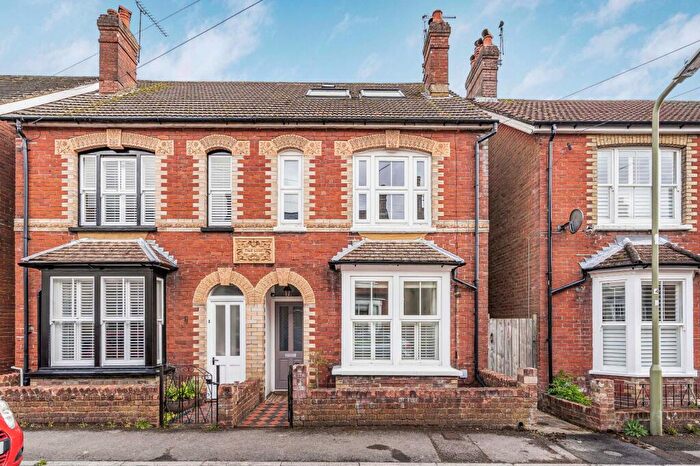 5 Bedroom Semi-Detached House For Sale In Park Close Road, Alton, Hampshire, GU34