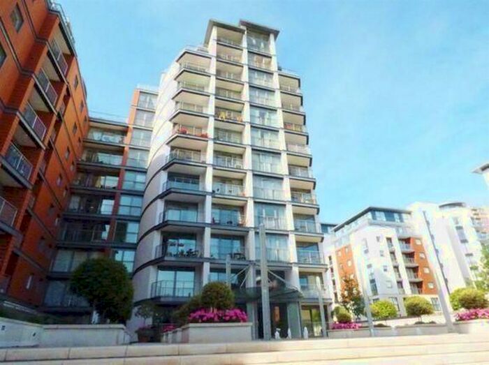 2 Bedroom Flat To Rent In Holland Garden, Kew Bridge, Gunnersbury, Brentford, TW8
