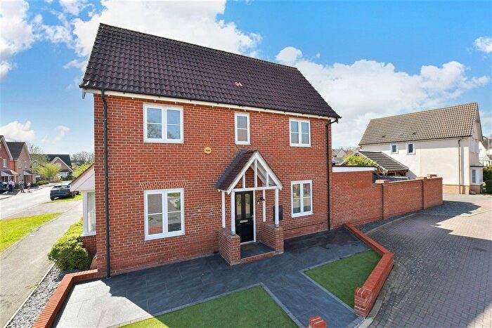 3 Bedroom Semi-Detached House For Sale In Maple Lane, Wickford, Essex, SS11