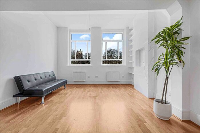 2 Bedroom Flat To Rent In Rosebery Avenue, London, EC1R